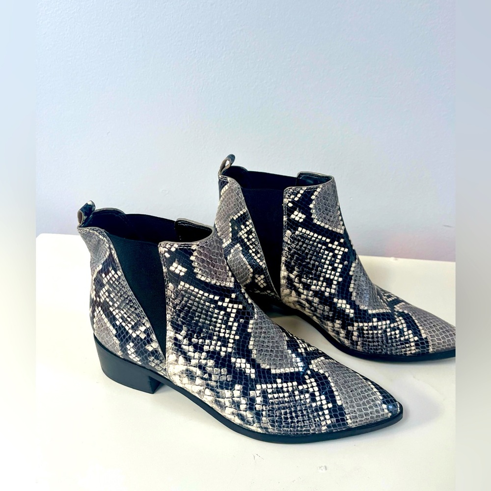 Marc Fisher Chelsea Snake Skin Boot.size 8.50 M